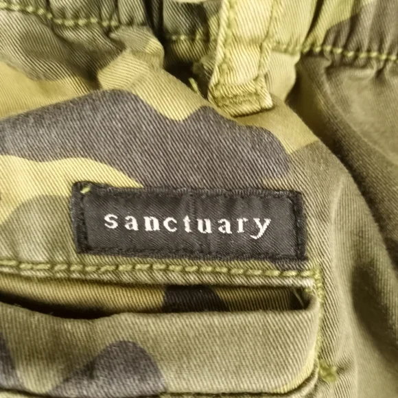 Sanctuary Standard Surplus Camo Utility Shorts Size 29 Green Military - Picture 12 of 16